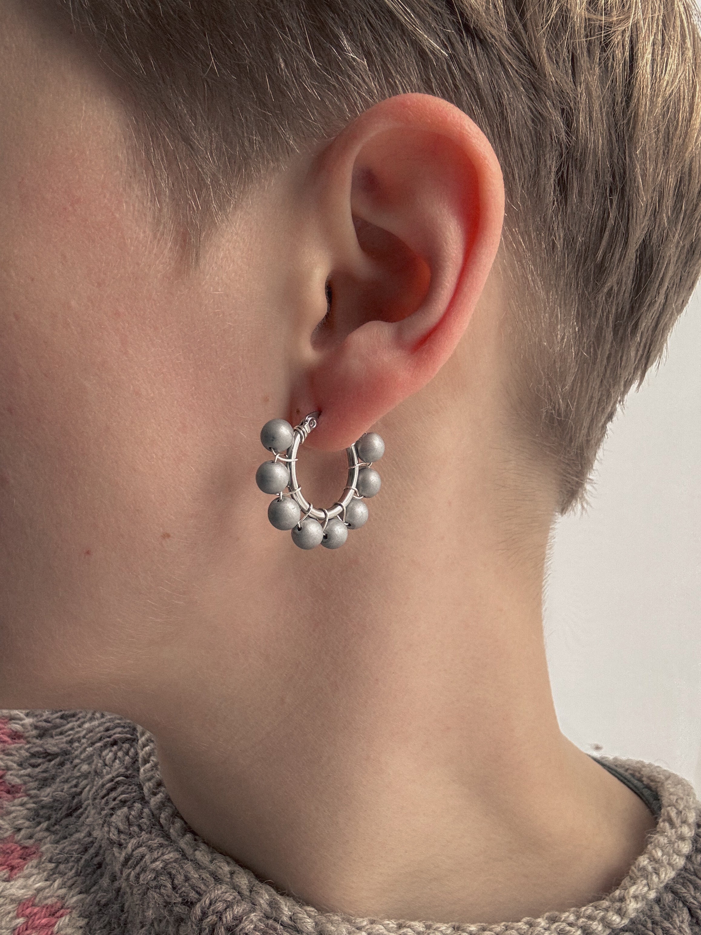 Säde-korvakorut · mattasävyt