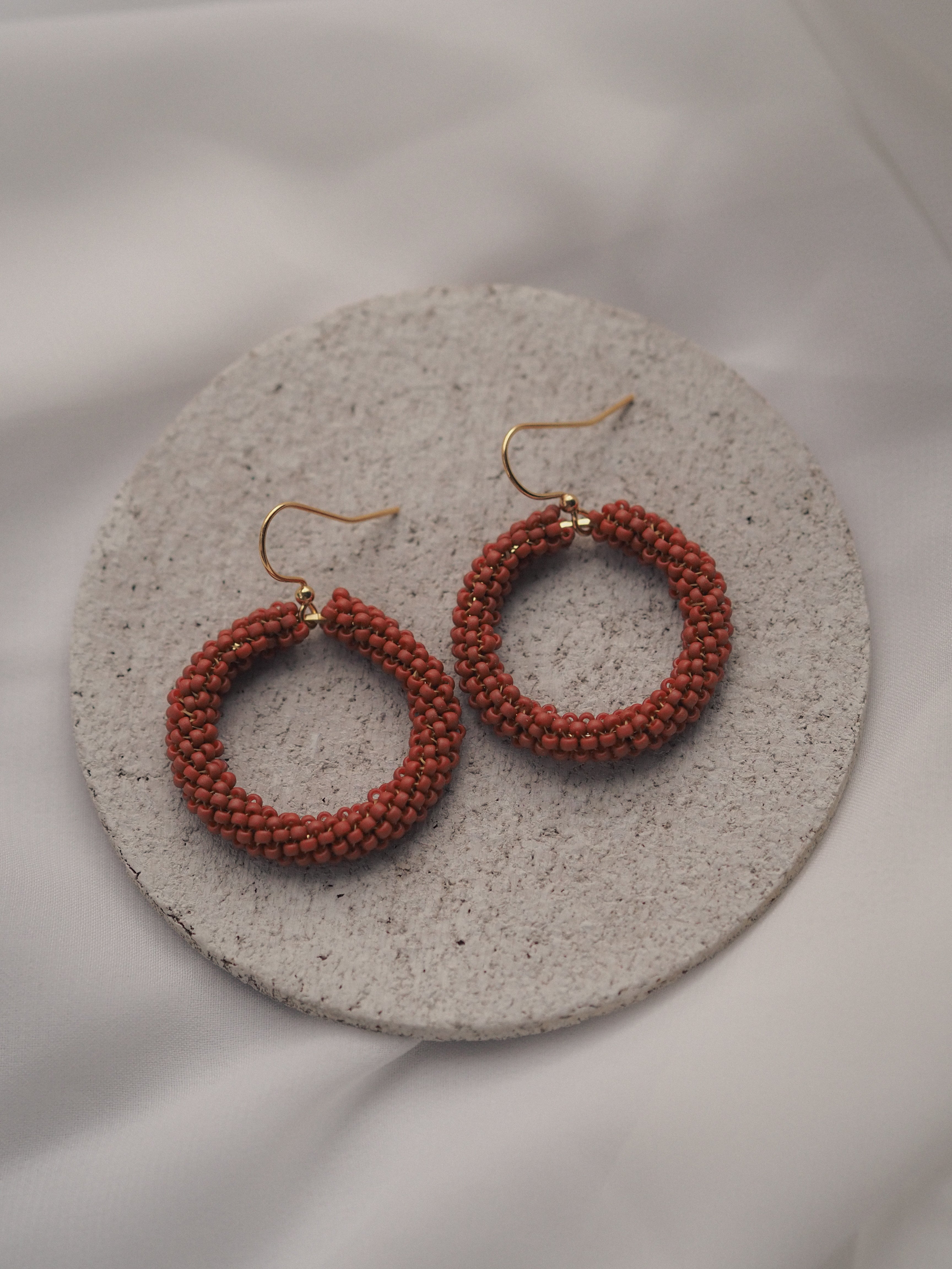 Kierto-korvakorut · mattasävyt