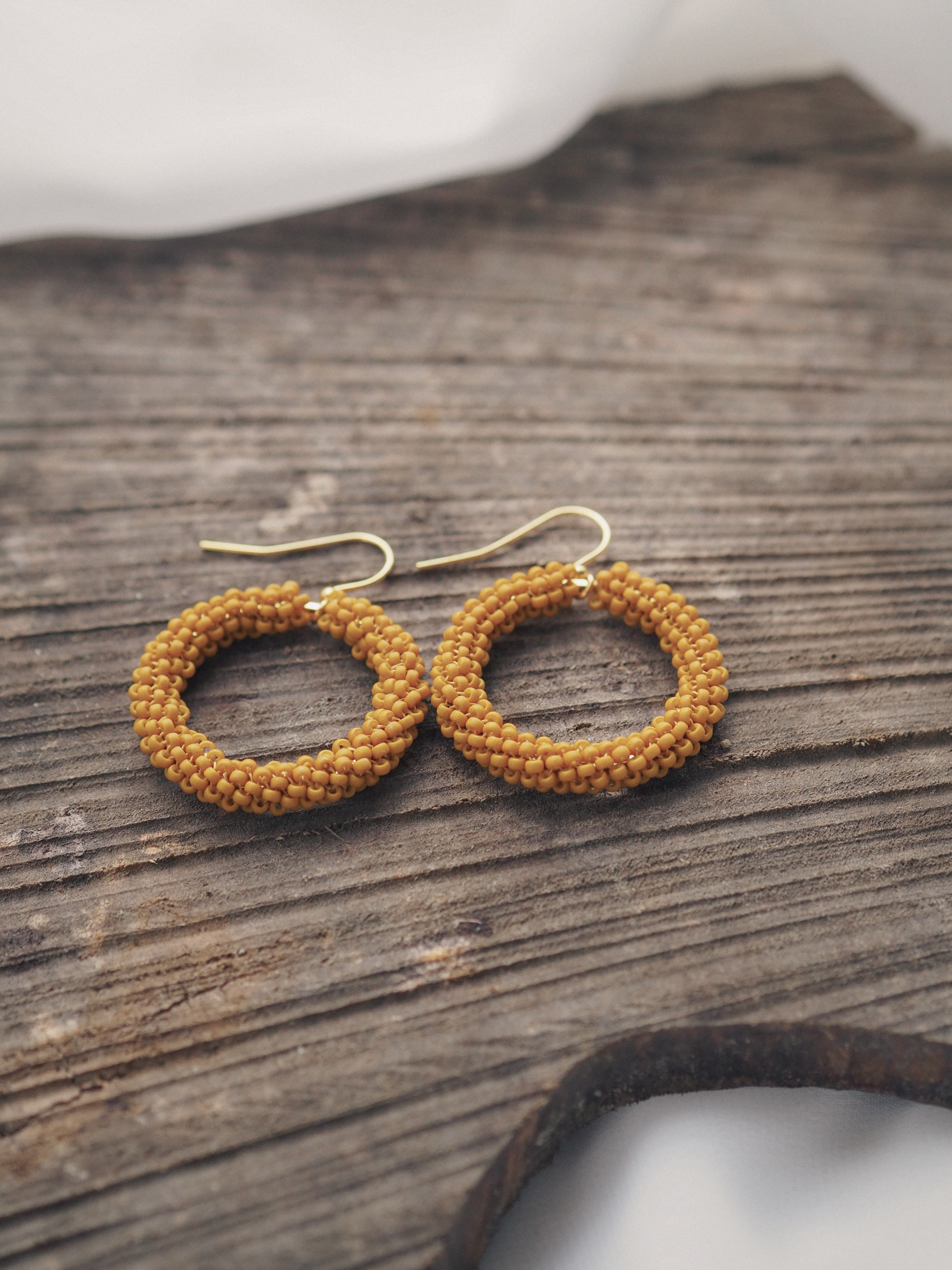 Kierto-korvakorut · mattasävyt