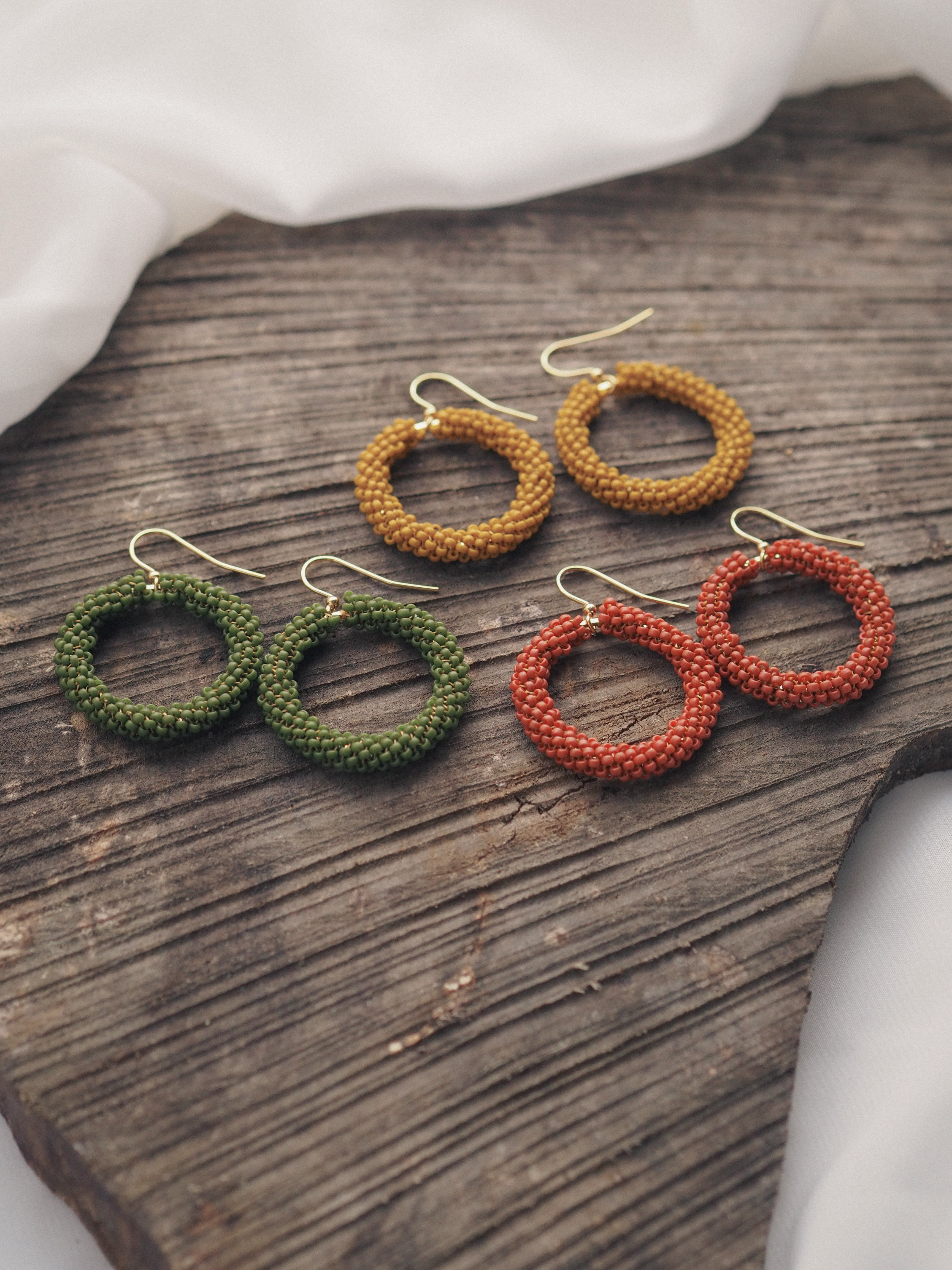 Kierto-korvakorut · mattasävyt